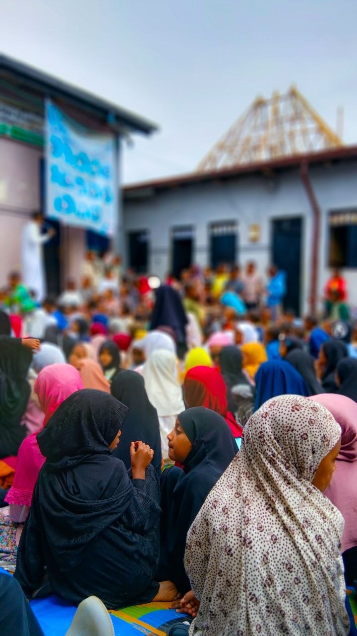 Students learning Quran at An-Nehl Madressa